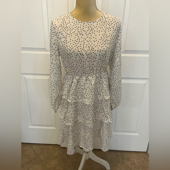 $6 POLKA DOT DRESS. NEW WITHOUT TAGS. SIZE MED. $6 IF BUNDLED - Picture 2 of 11
